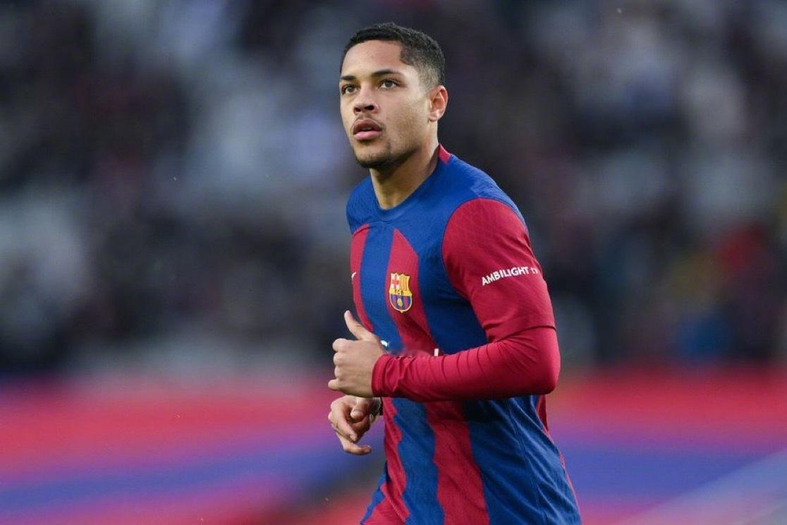 罗马诺：了解到维托尔·罗克和他的团队在俱乐部之间进行接触后拒绝了利雅得新月的初步