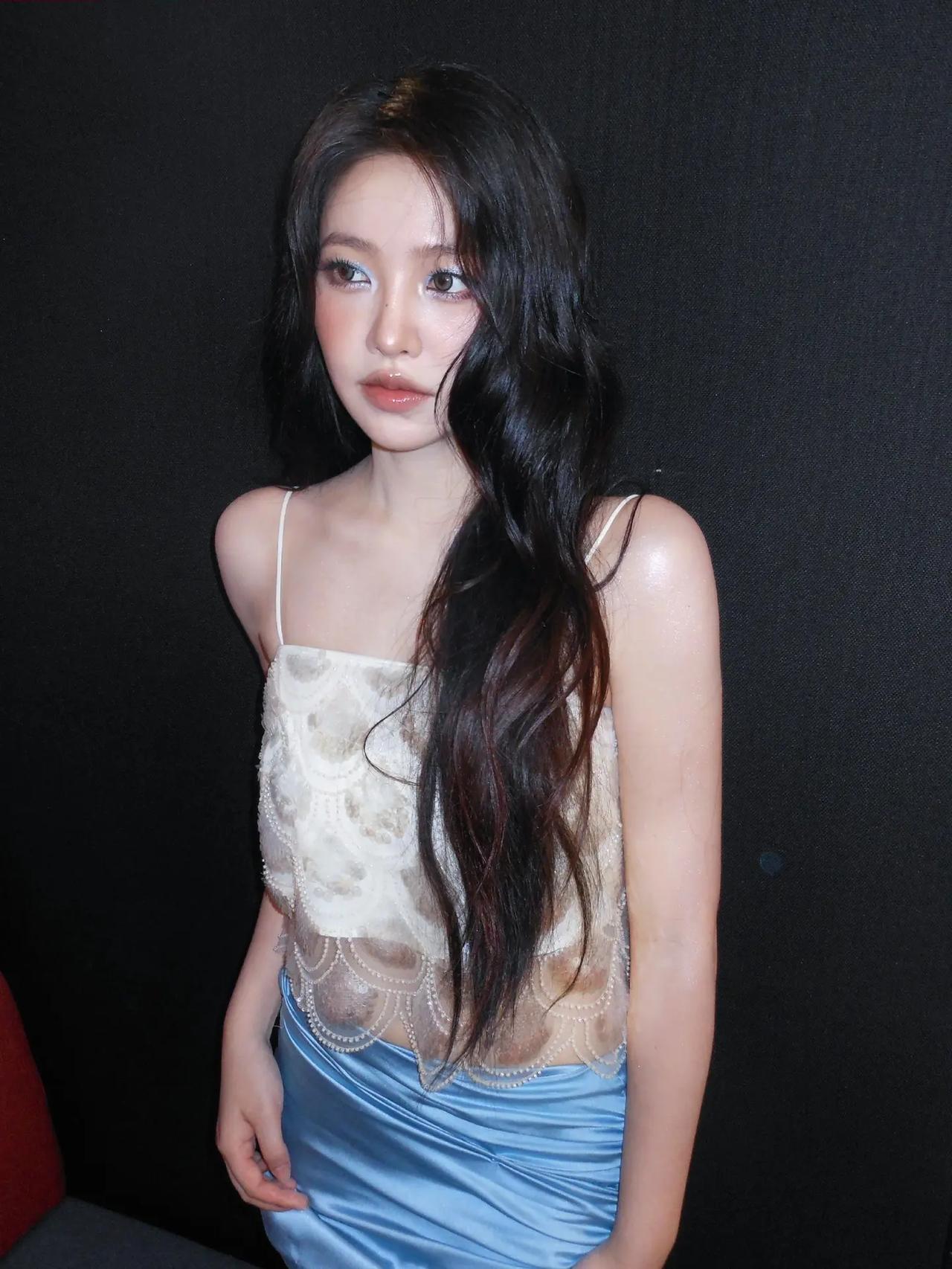 yeri金艺琳8月7日ins更新。对镜拍📸 金艺琳redvelvet