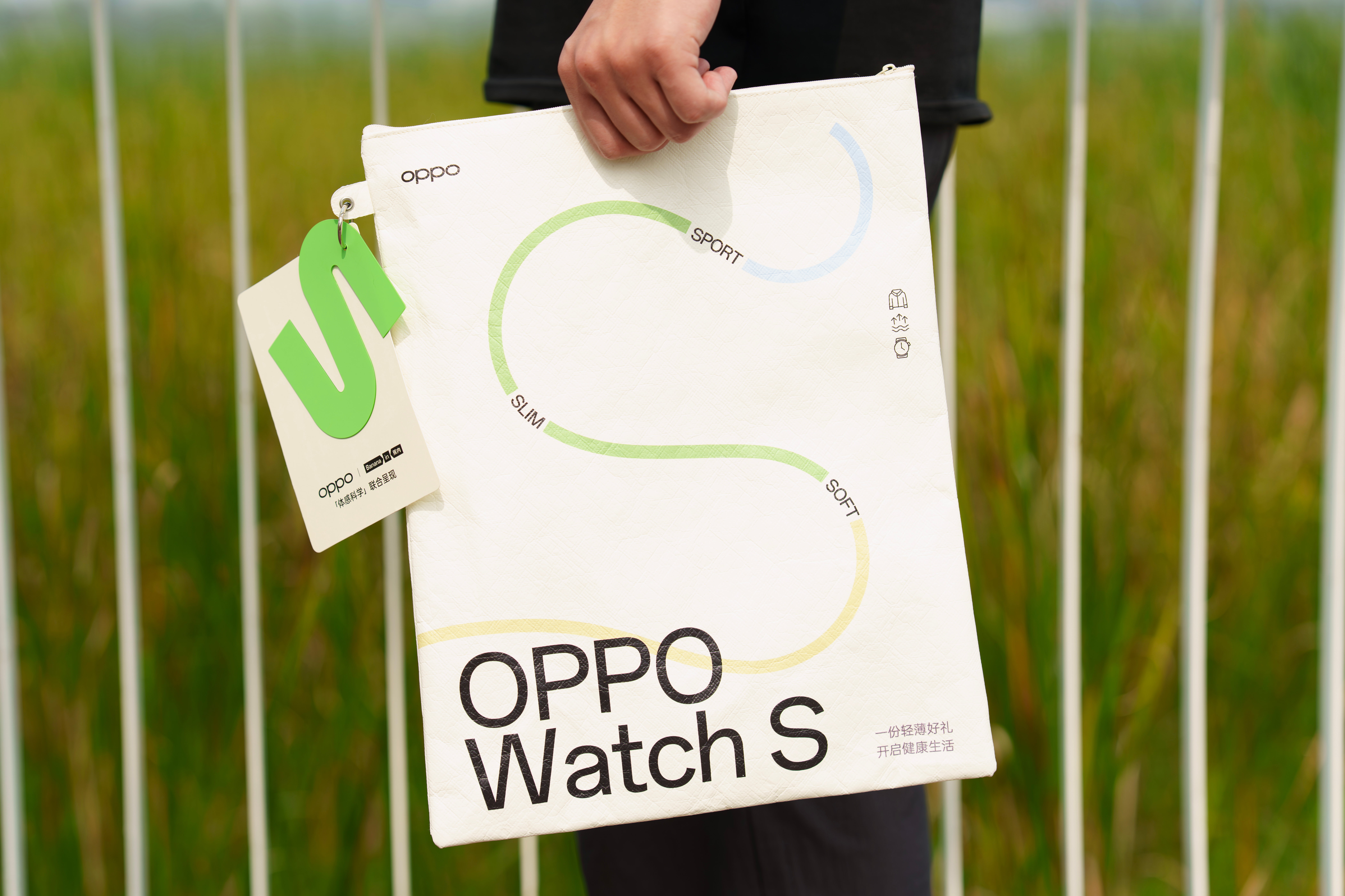 兄弟们，OPPO Watch S 戴了几天，我只想说，它真的太轻薄了，完美贴合手
