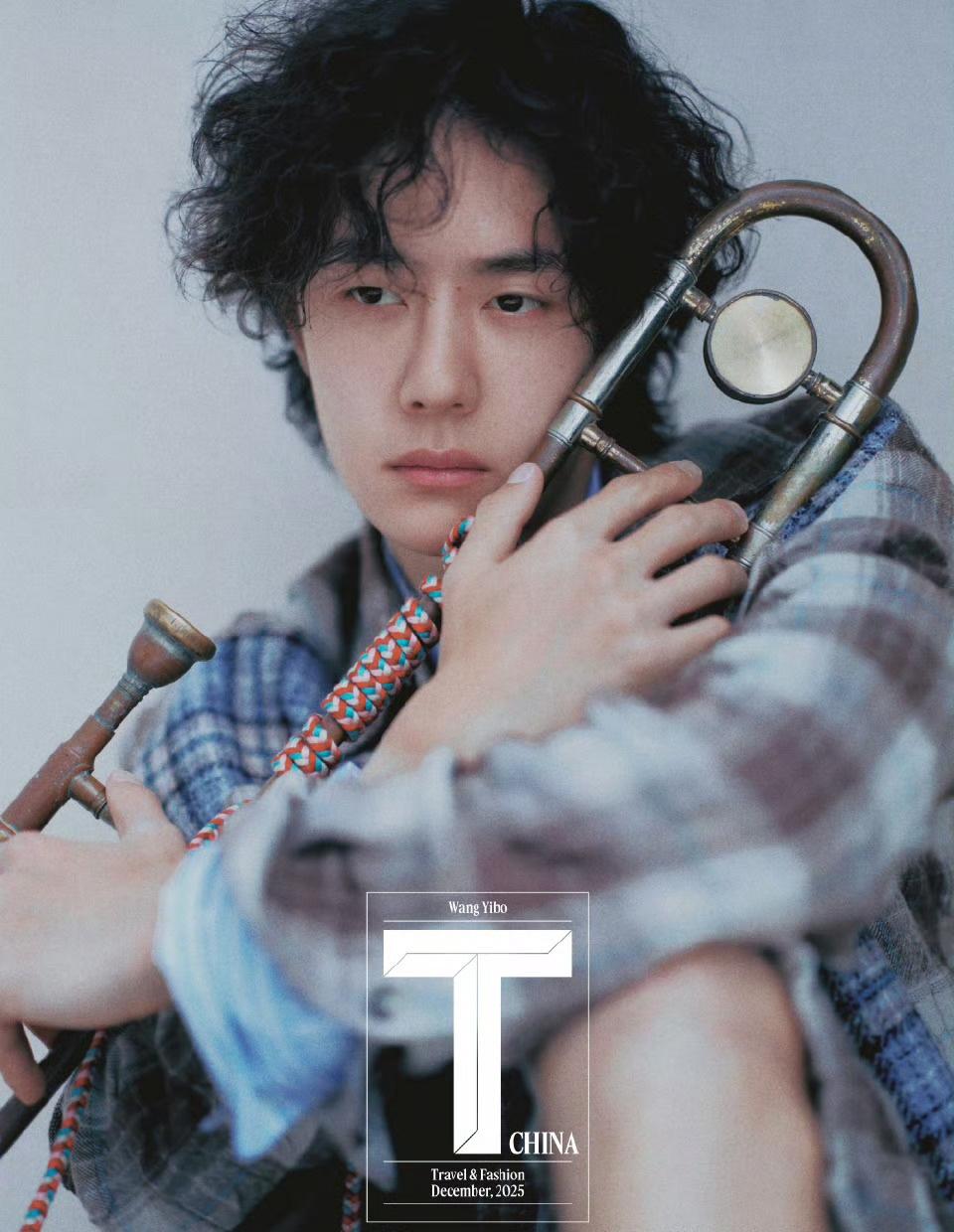 王一博超话 互like💚GQ四月王一博封面 /王一博的天台梦境
王一博三登GQ