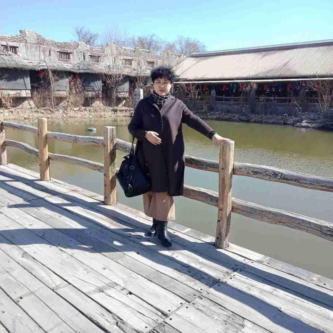 带定位晒今日生活 今儿状态超棒，一大早就出门运动啦！看看我这早晨的自拍，满脸都是