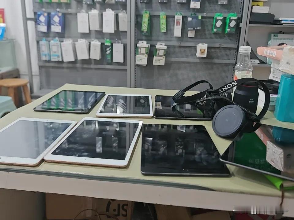 同行说 卖手机像卖毒药一样，现在这个行情。我从过年到现在，基本上都没闲过。一直就
