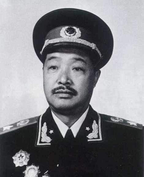 1963年，贺龙的独子差4分，没考上清华，就找父亲帮忙，贺龙知道后，大摇大摆地走