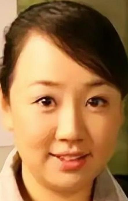 近日，关凌发表文章《那些年，<我爱我家>教会我的事》，分享了该剧拍摄期间的幕后故