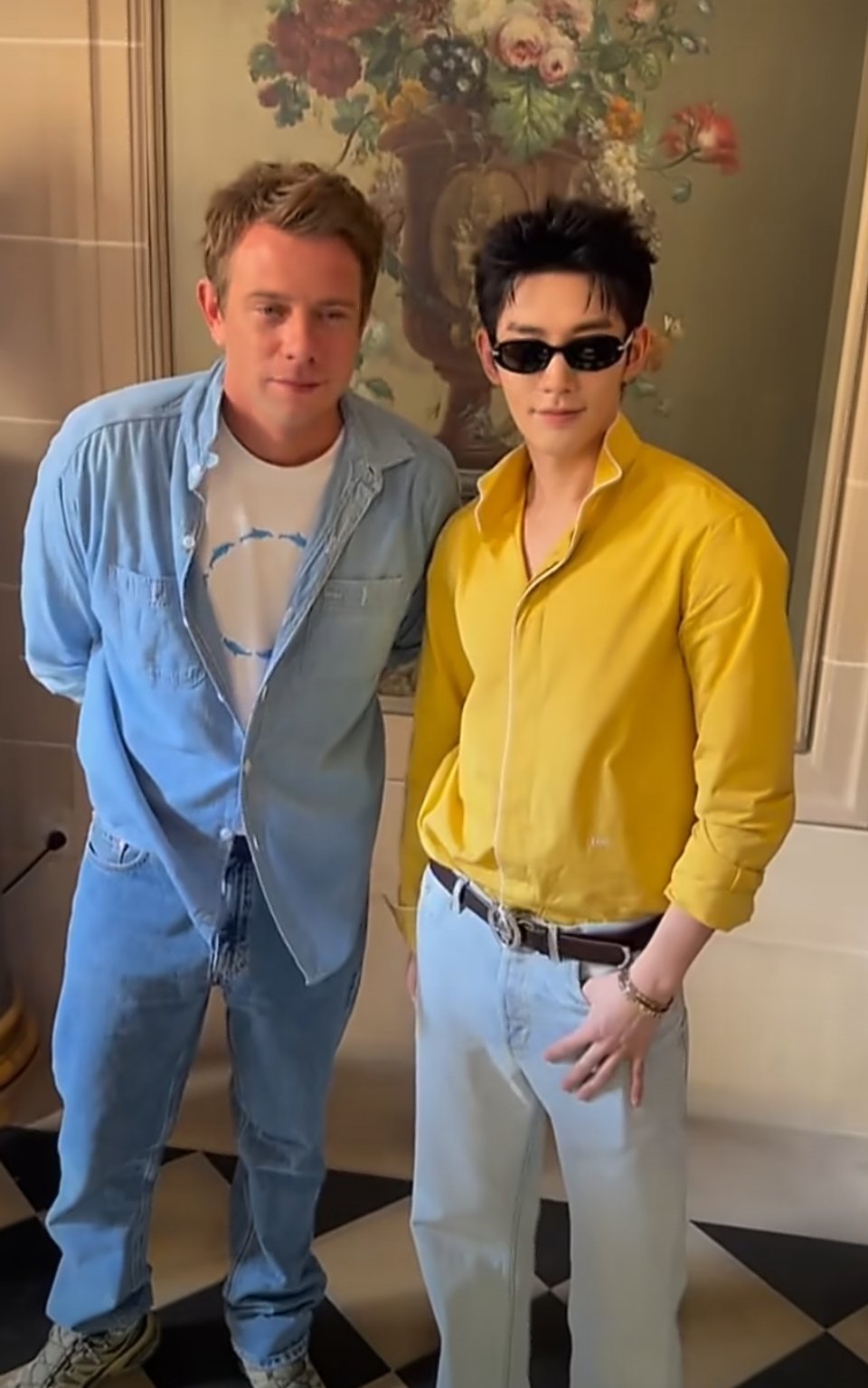 邓为与Dior创意总监合影 邓为DIOR大秀后与创意总监Jonathan And
