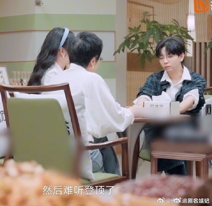 胡夏 我的耳朵就是尺湖南卫视背后胡夏[超话]湖南卫视背后的团队太会创新了！总能想