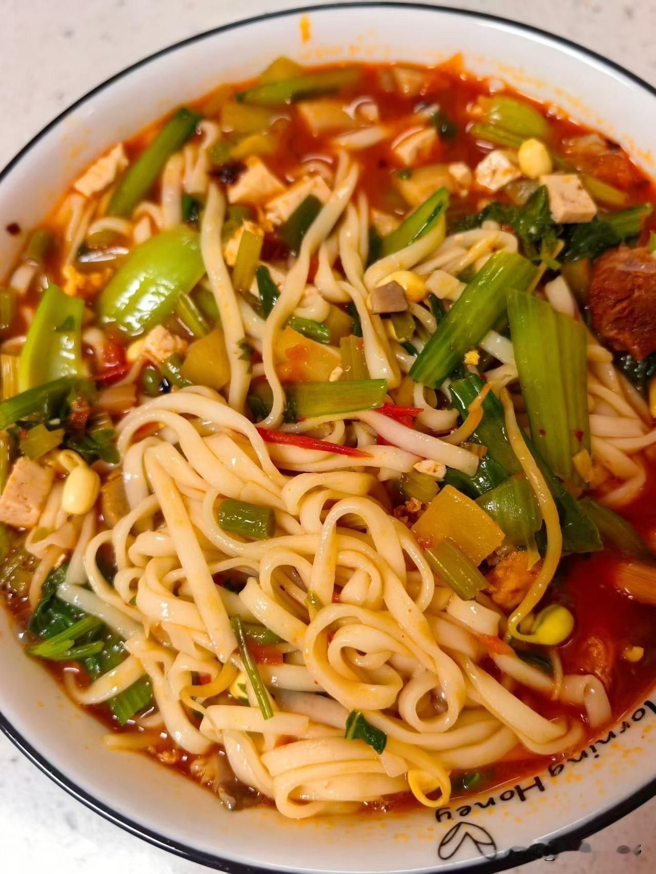 西安艳阳天西府饭是三十年老字号，面食是陕西面食的天花板西府特色菜 西府大烩菜 西