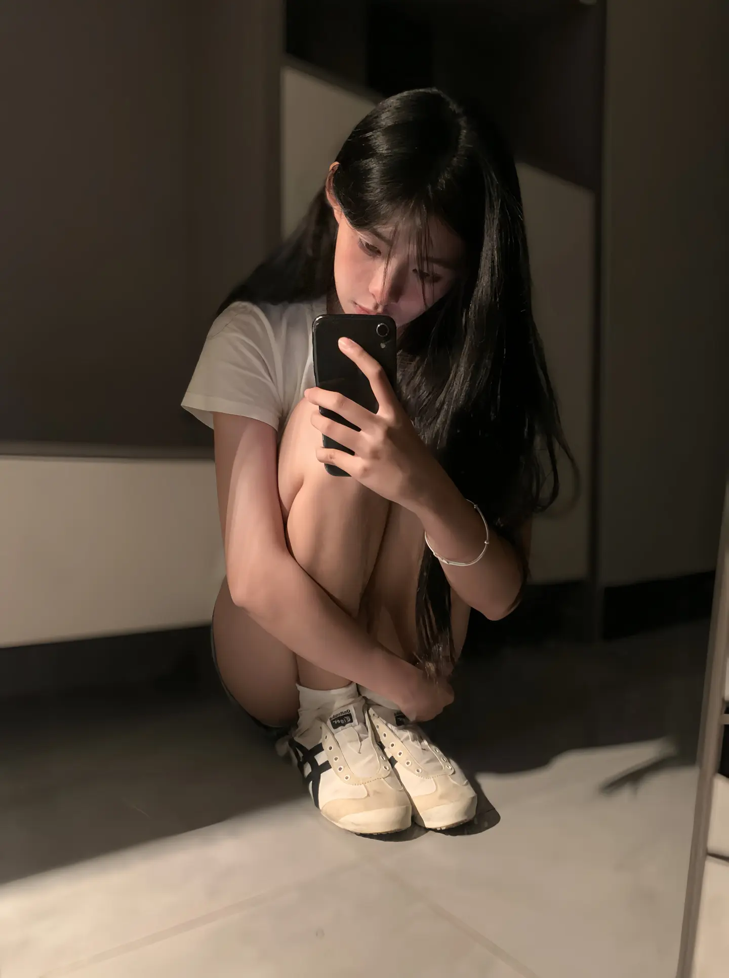我以为那些照片是幸福的瞬间 后来才发现这些照片竟是痛苦的碎片