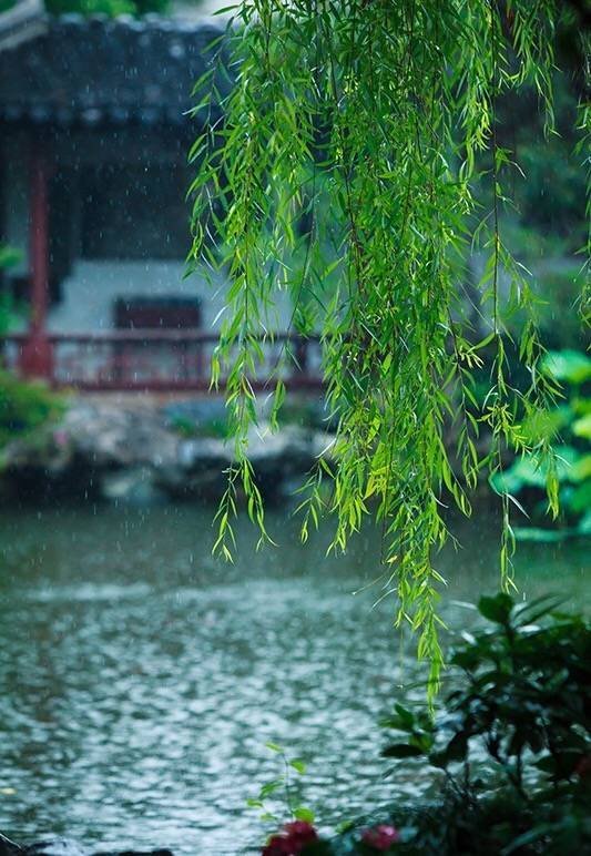 门内有径，径欲曲；径转有屏，屏欲小屏进有阶，阶欲平；阶畔有花，花欲鲜花外有墙，墙