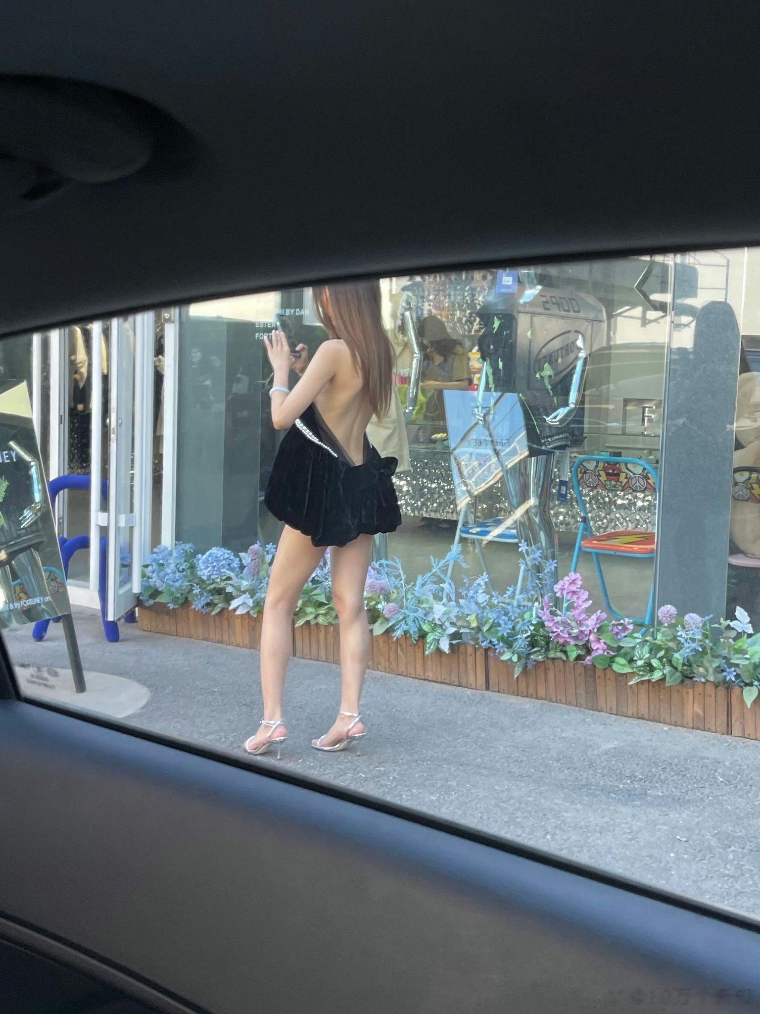 现在的衣服设计，真的是越来越凉快了啊[doge] ​​​