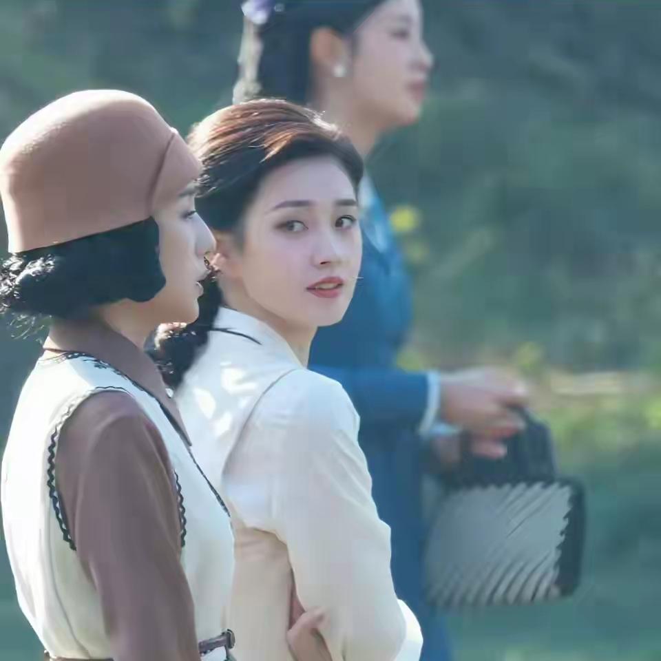 郭欣宇这一步还是走对了，
拿到了最适合她的影视圈女二角色，
顺利打开影视圈的大门