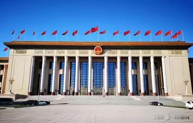 特朗普想建个"美国版人民大会堂"？有些东西，抄不走

特朗普访华过去好几个月了，