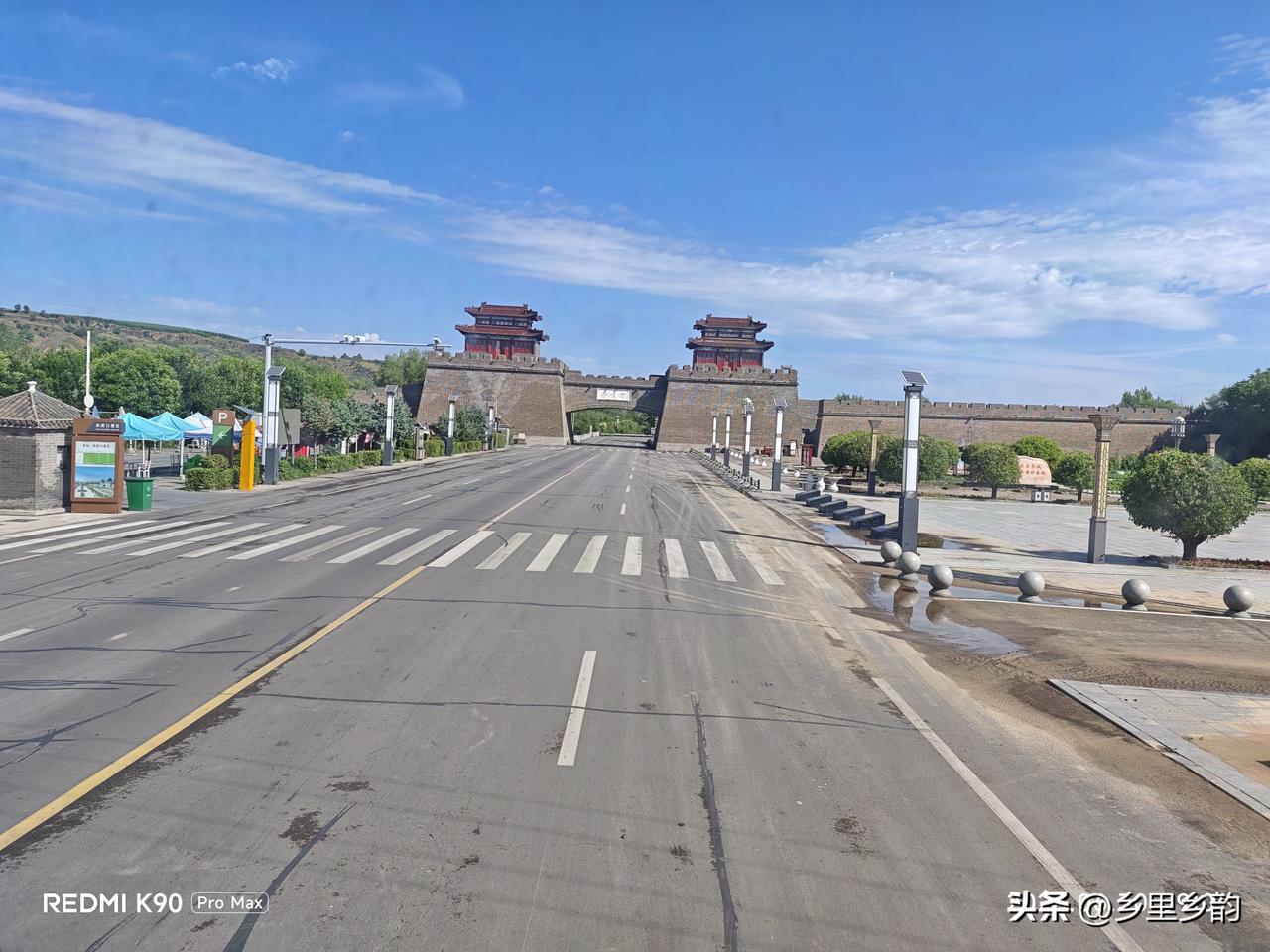 走西口仿古建筑随手拍第一次走进塞北的右玉，这里是走西口的关键要隘杀虎口，虽然没有