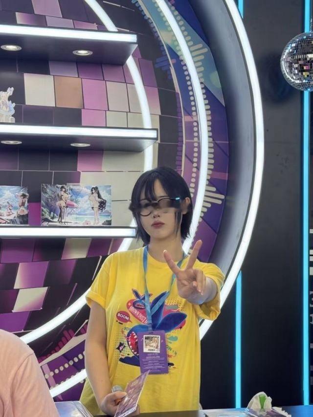 都是工作人员了，还要ban人家呀。这是整体垮掉了嘛[哈哈] ​​​