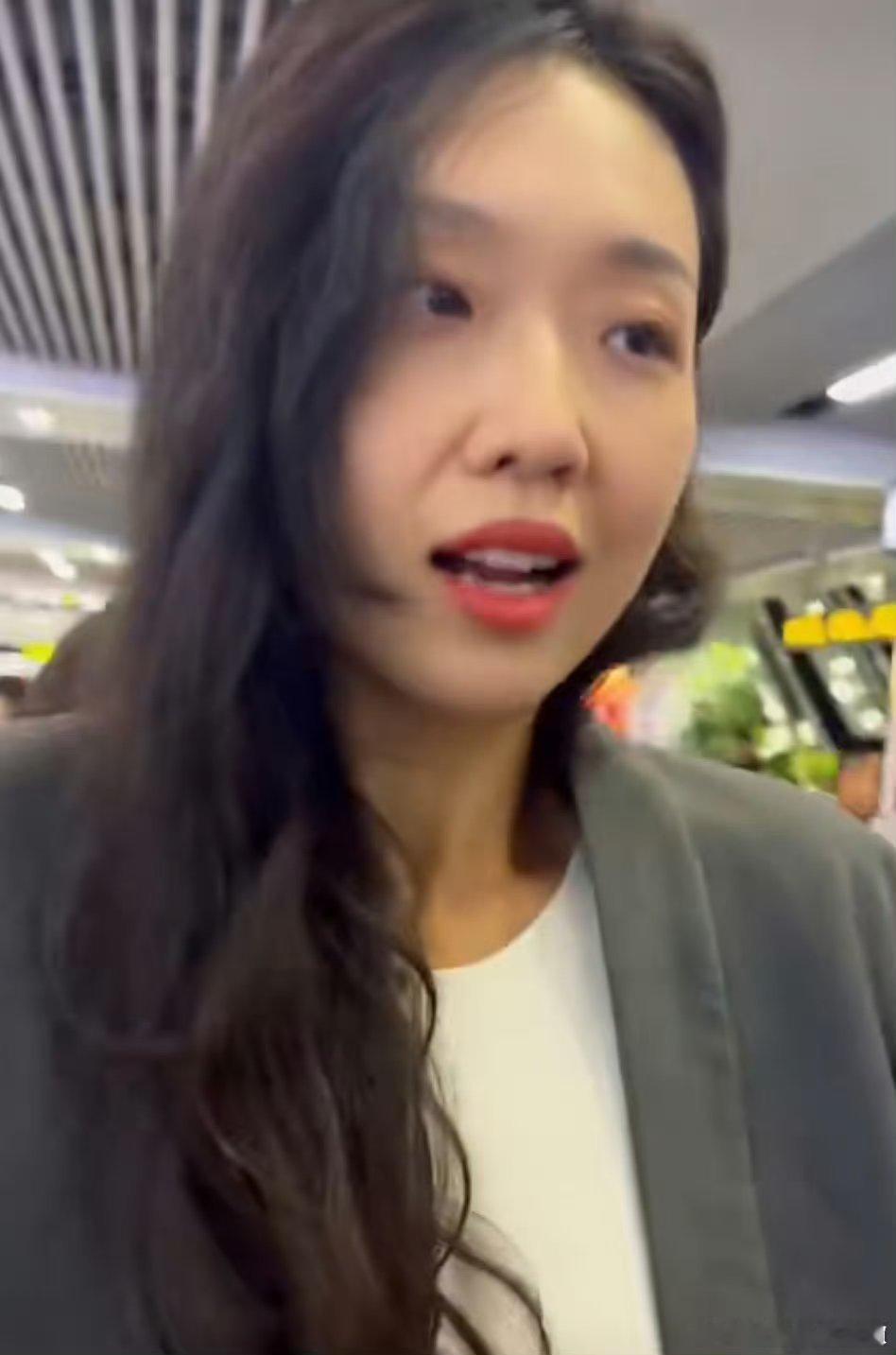 哇塞管乐真的一点偶像包袱都没啊真的一点都不收拾就让人进来拍啊[doge] ​​​