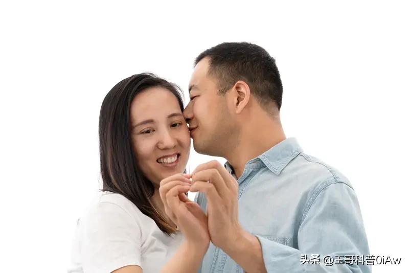 中年夫妻哪有那么多惊天动地的浪漫，能把平淡日子熬出甜味，全靠些不起眼的小操作。