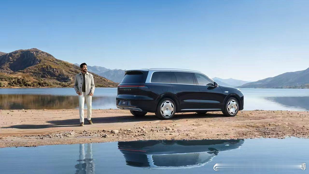 零跑 D 系列代言人费翔携手 零跑D19用张弛有度的出行美学，解锁更高级的豪华出