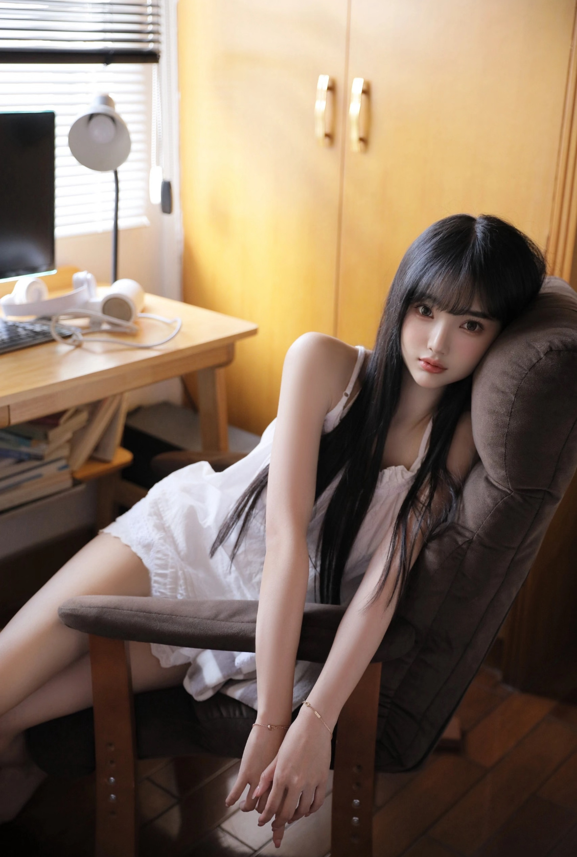 林俊杰女友七七去报案了，决定在一起了就得承受舆论压力，之前做过的事也不是告网友z