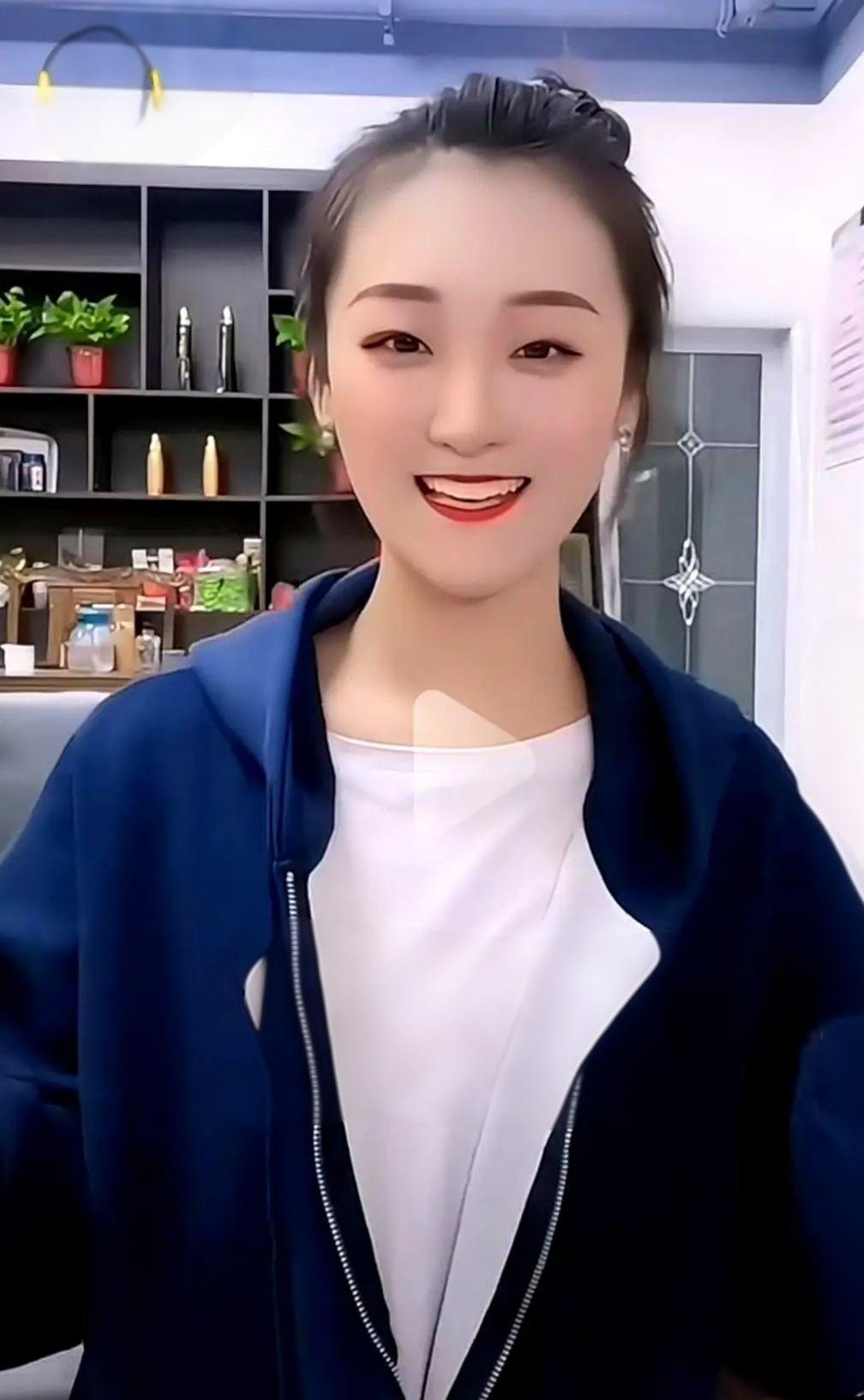 陈亚男真是一手好牌打得稀烂！
嫁给小伟，一家人老实憨厚，自己又不受气。
小伟又不