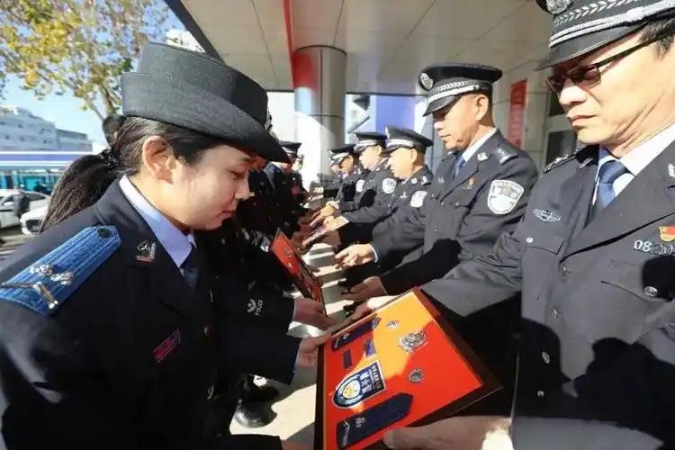 近来，经常有人私信我：想当辅警了，有什么好的建议？

我真的服了，辅警是你想当就