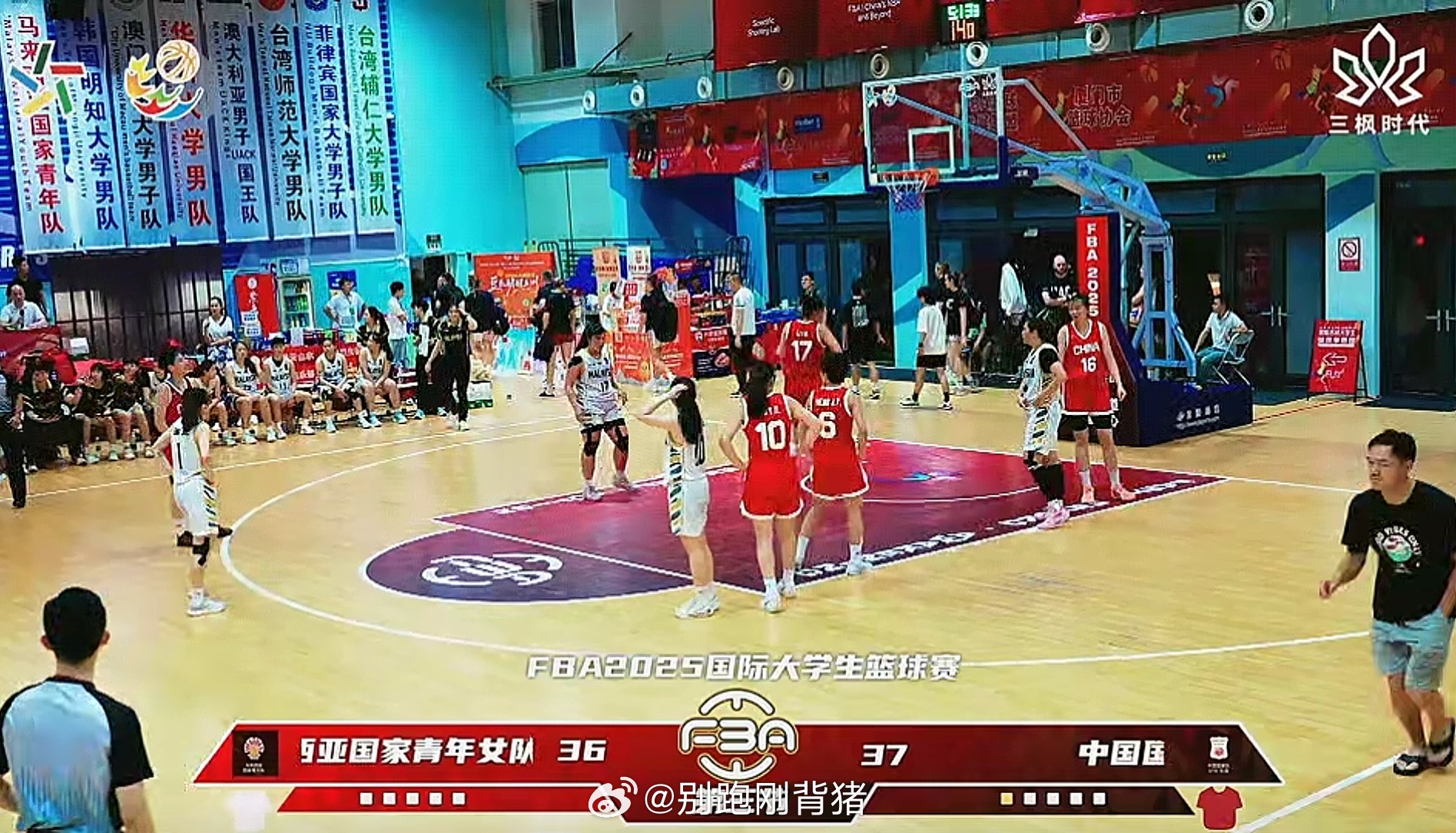 目前看，U16女篮打的东西，理念还是可以。强调转移球和定点。目前感觉是球员的执行