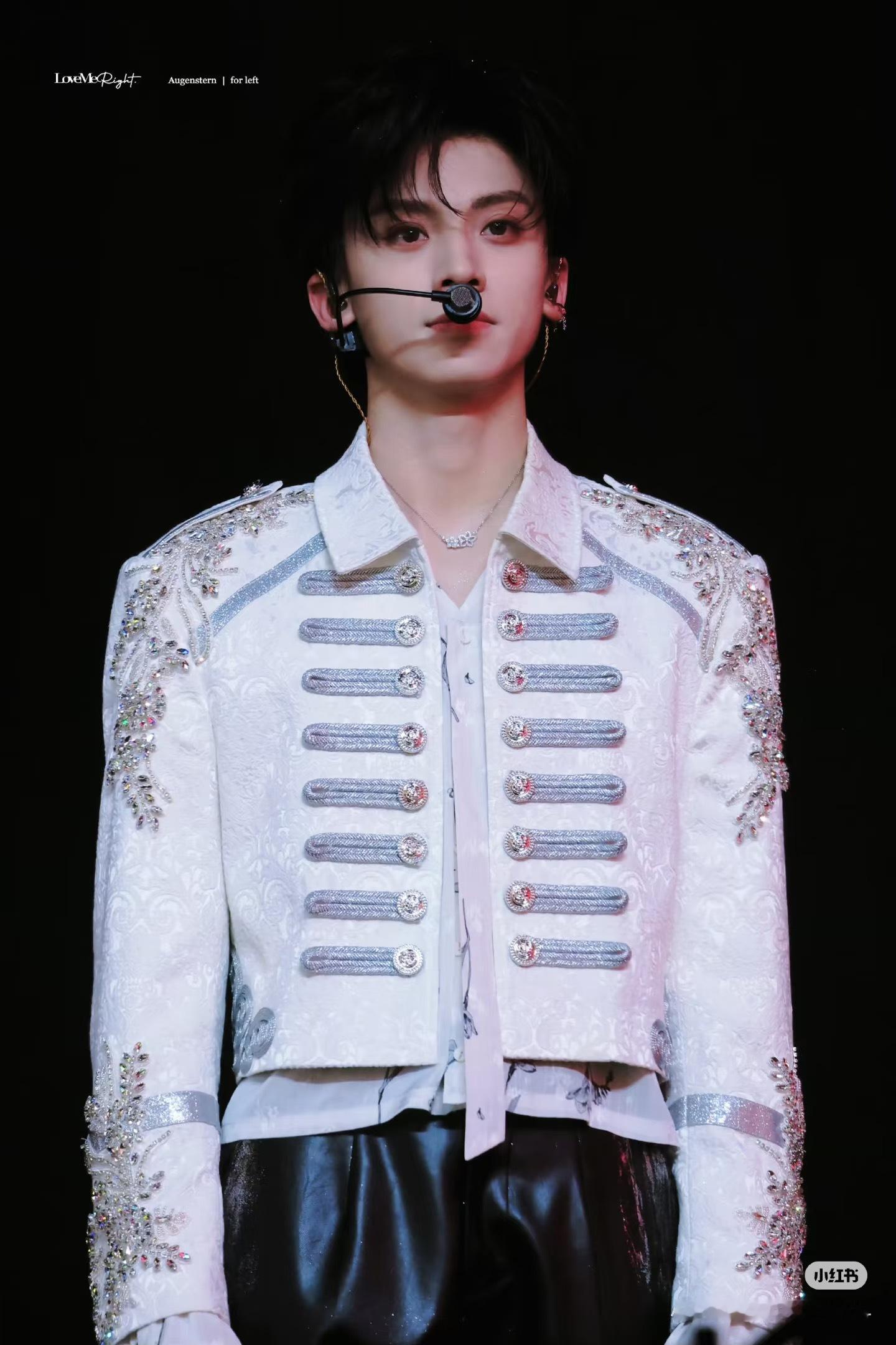 左航提醒大家带外套左航真的是宠粉天花板了～ 