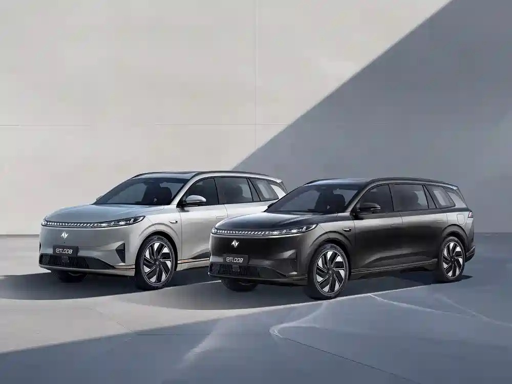 东风奕派eπ008改款，中大型纯电SUV。外观大气稳重，纯电平台打造，车内空间宽