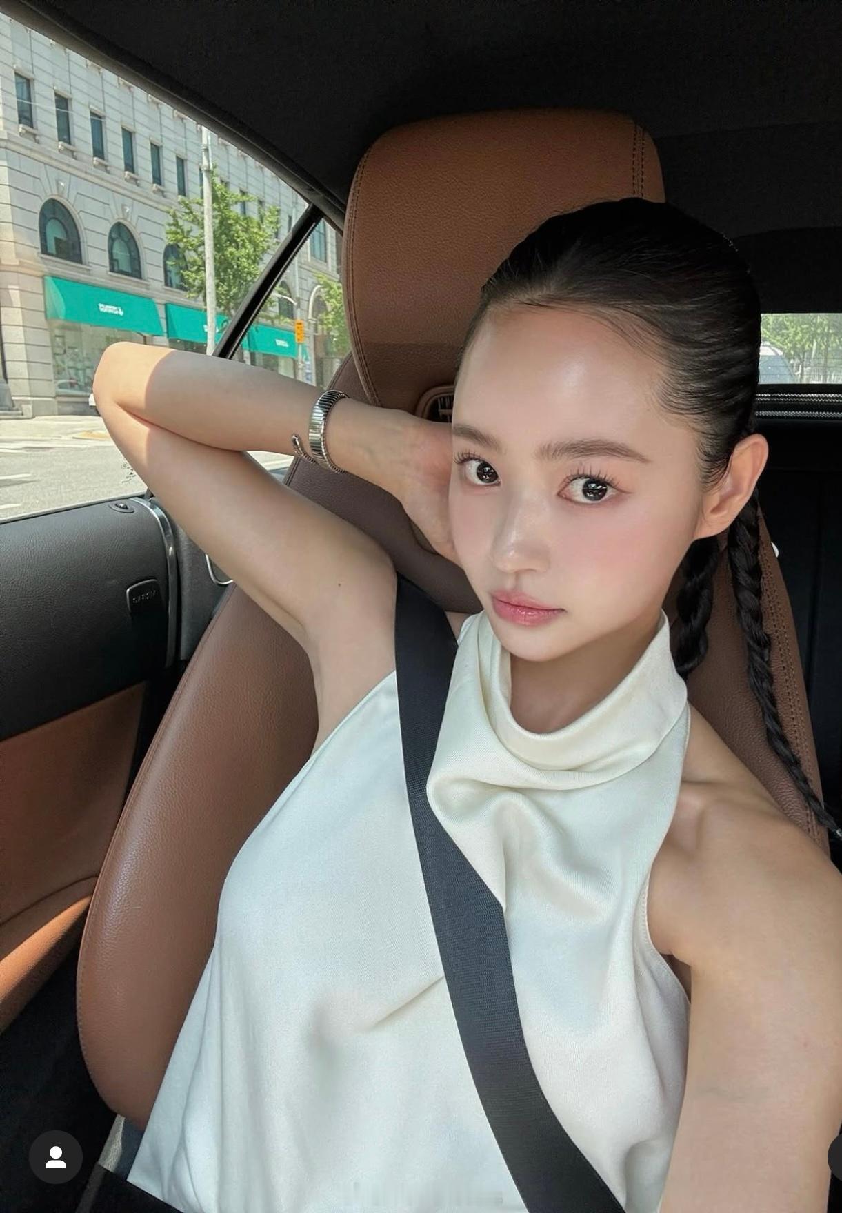 穿搭分享 连续更新第2496天韩国时尚女生日常搭配婚纱模特日常韩系穿搭超能新星汇