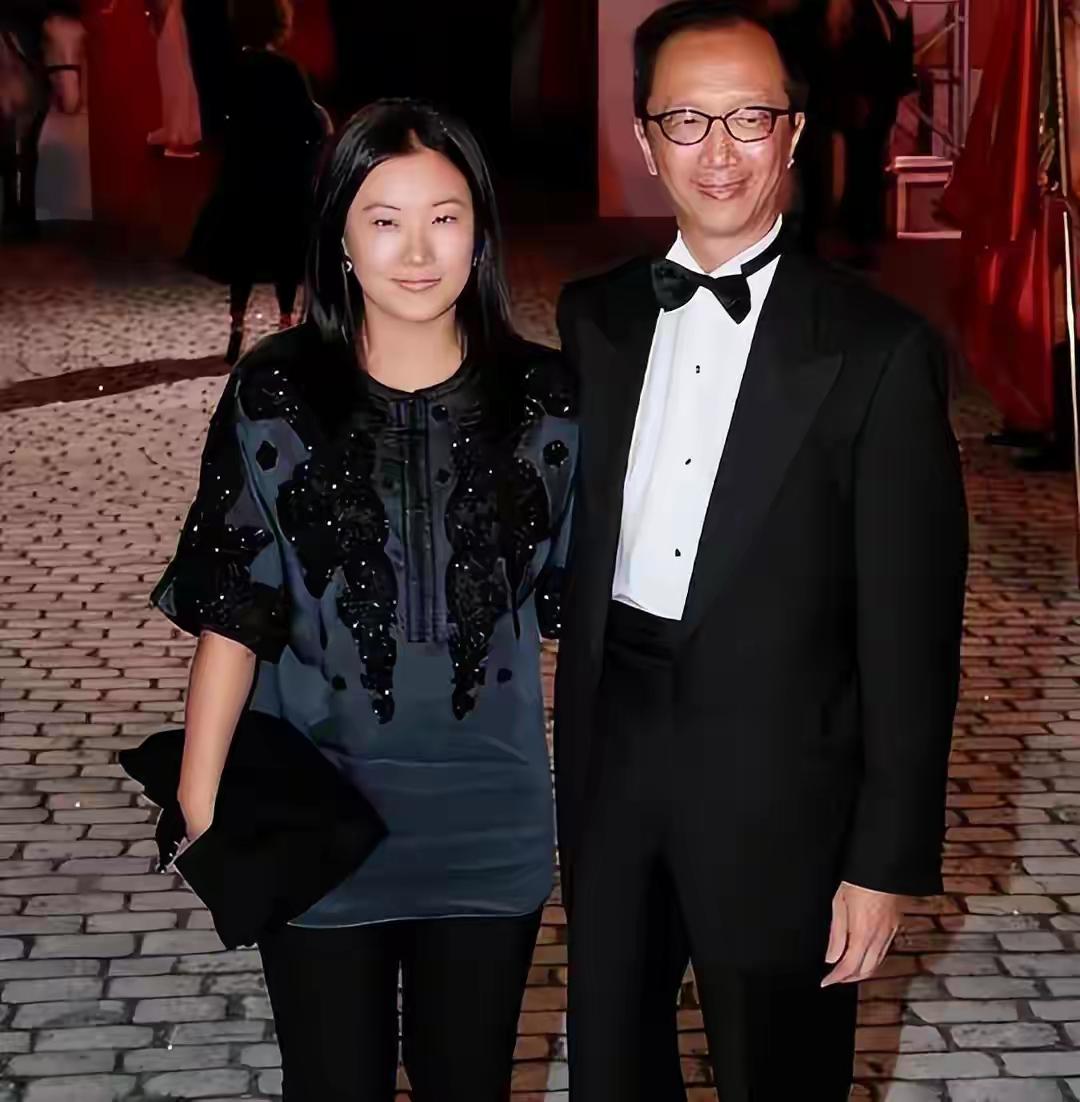 跳水皇后伏明霞和香港财神爷梁锦松的婚姻，曾经是“忘年恋”的典范——23岁嫁49岁