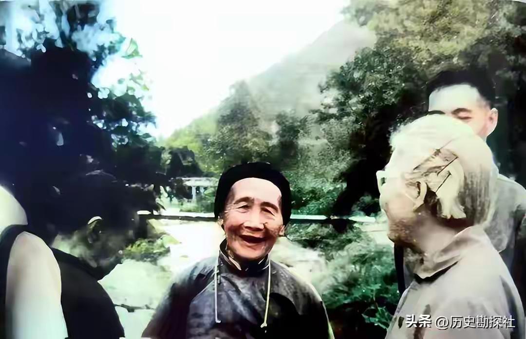 谢梅香这位井冈功臣袁文才的遗孀，一生太不容易了。袁文才为井冈山根据地创建立下大功