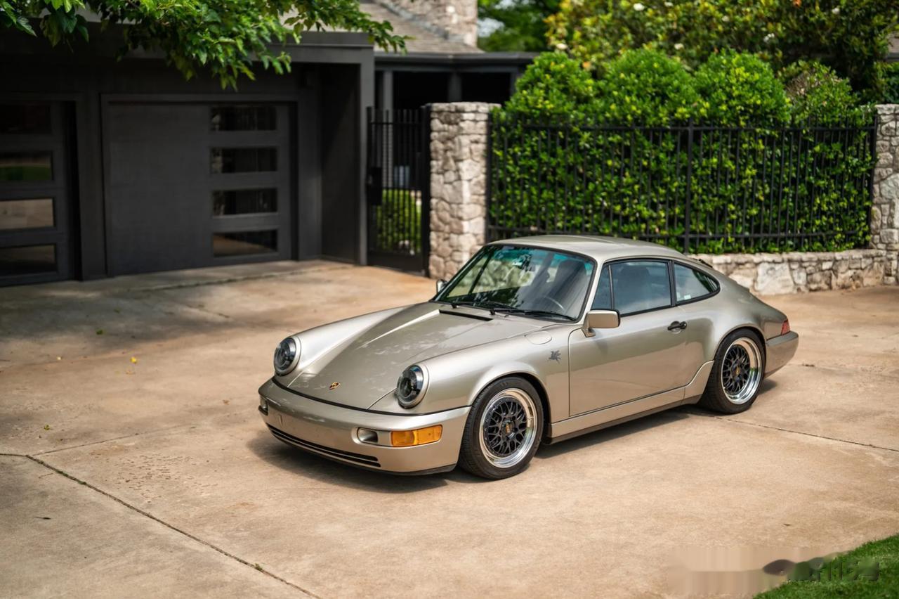 1989年保时捷Porsche 911 Carrera 4 Coupe 5-Sp