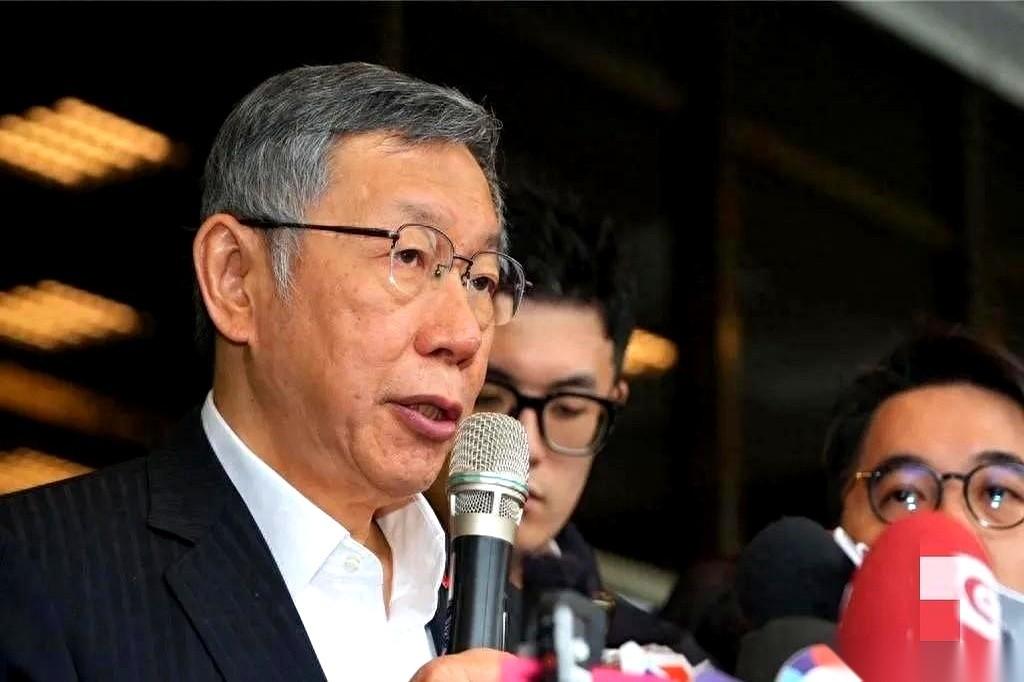 法官刚判了他17年。
17年啊。
结果他张口就问：能不能不戴电子脚镣？能不能不住