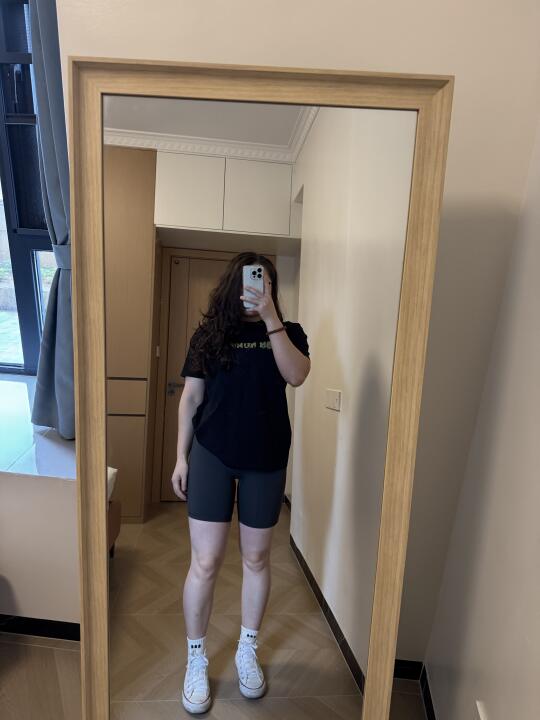 想当辣妹 先假装是辣妹