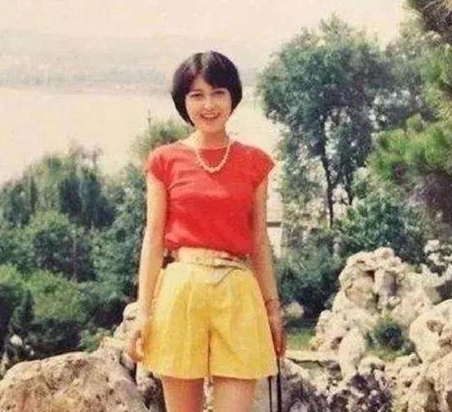 1988年，上海美女研究生被拐，买家是一个50多岁的驼背男人，为展示自己的雄风，