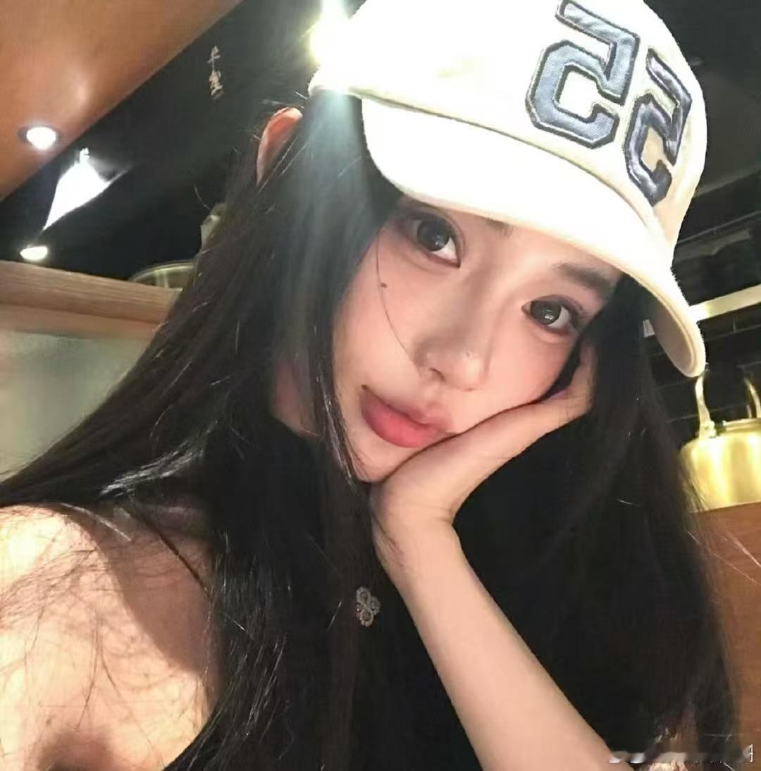 杨和苏前女友允熙回应asen允熙作为杨和苏前女友，回应asen的言论很直白。她提