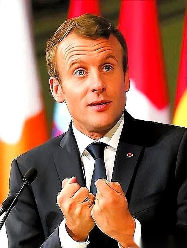 伊朗直接给法国的货船开了个“特权通道”。
一艘挂着巨大标识、写着“法国船东”的集