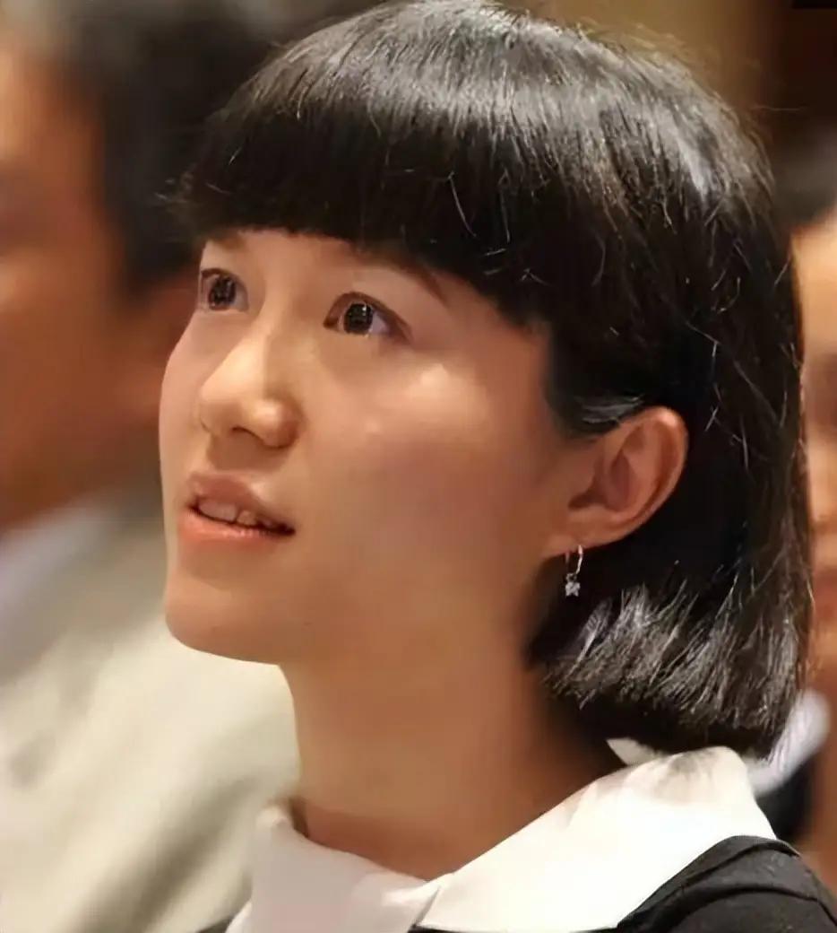 85岁之后杨先生更喜欢冒险了

85岁后，杨振宁把开车的任务交给了翁帆。翁帆刚刚