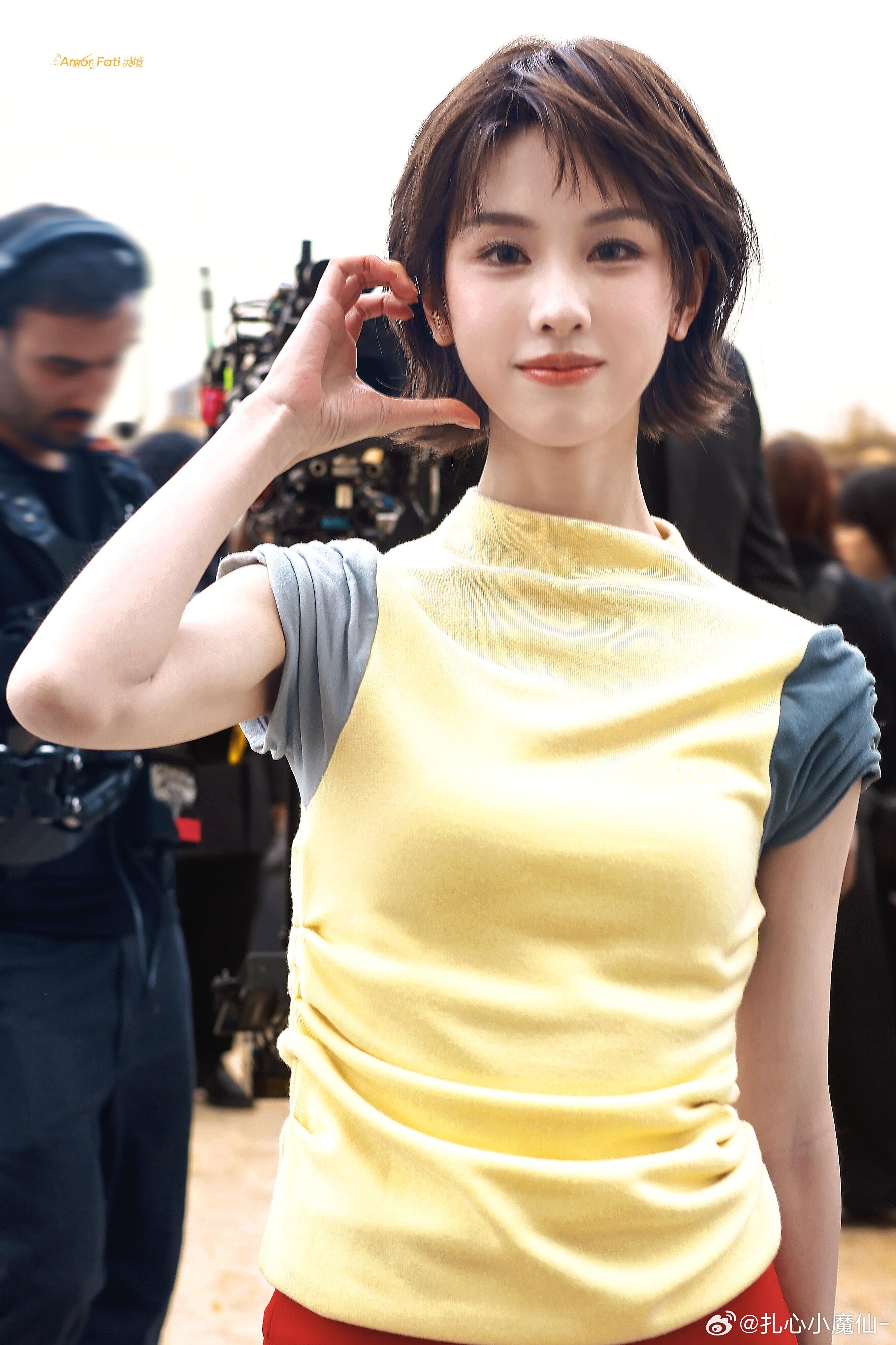 陈都灵这次看秀造型太出彩了 