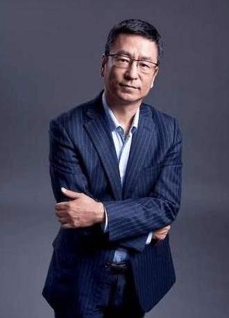 白岩松：一生中总会遇到这样的时候，你的内心已经兵荒马乱天翻地覆了，可是在别人看来