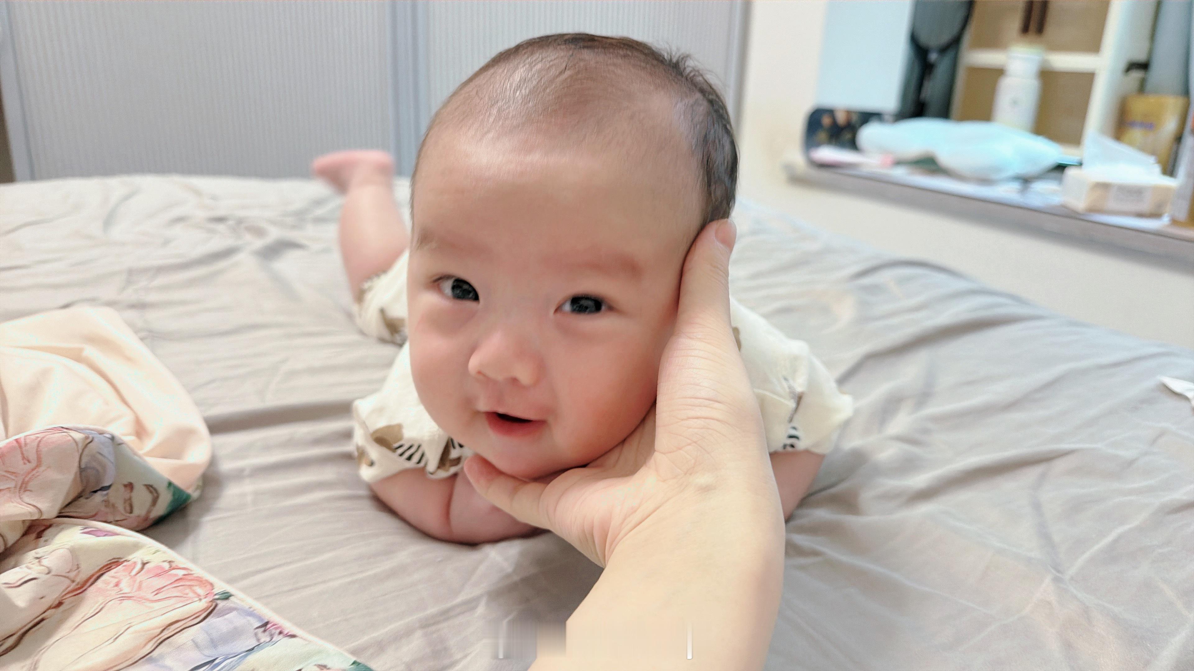 带娃带到崩溃，累到极致的时候我都想给他塞点安眠药了。所以怎么放心给外人全权带他啊