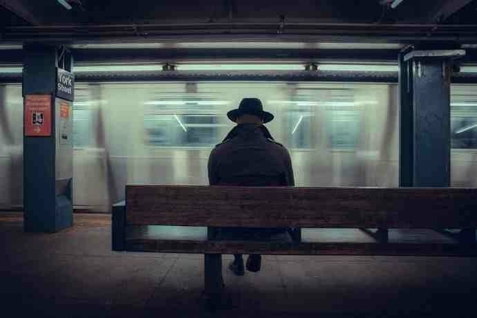 考虑别人的感受之前，不妨先考虑一下别人有没有考虑你的感受。——科尔姆·托宾 ​​