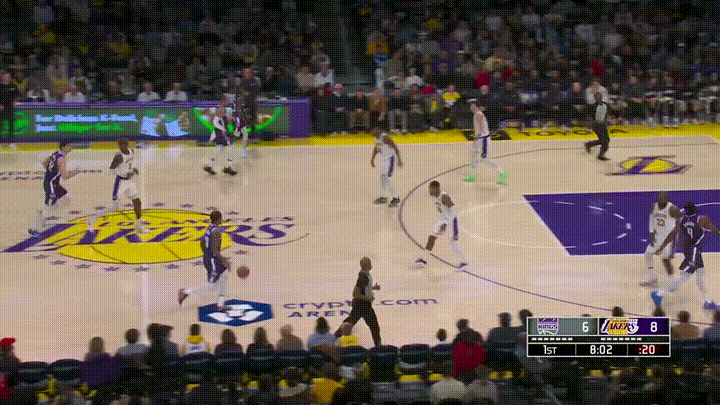 国王老将威斯布鲁克真是太不给旧主湖人面子了！在今天国王客场挑战湖人的比赛中，当时