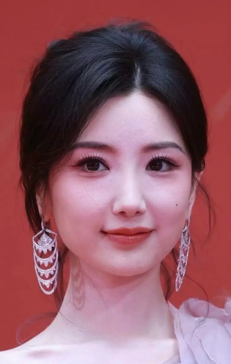 甜妹毛晓彤。
