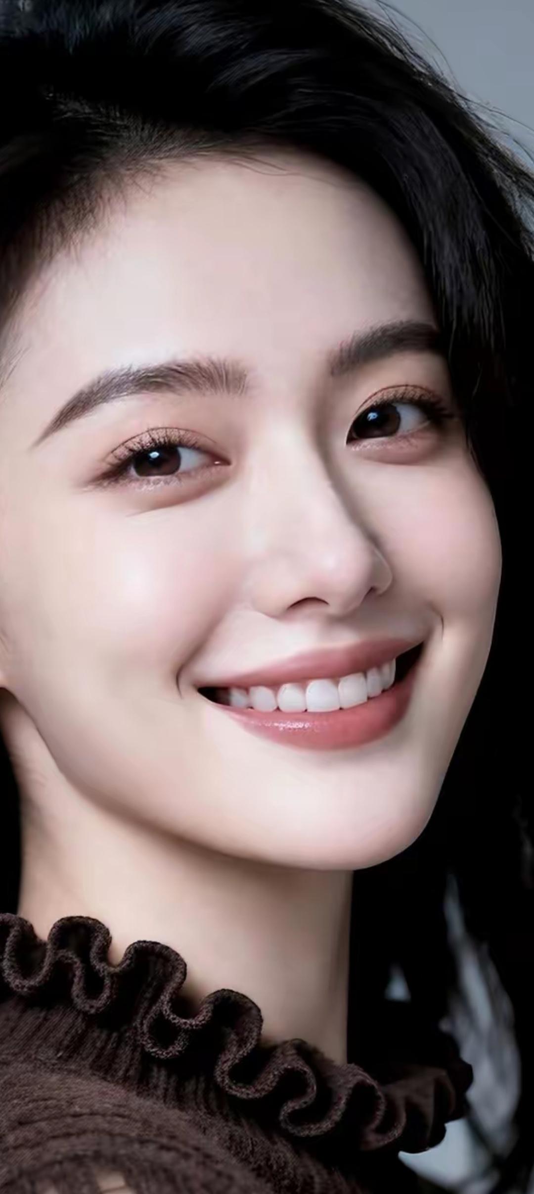 甜美笑容，温柔可人，散发着青春的气息！😊✨