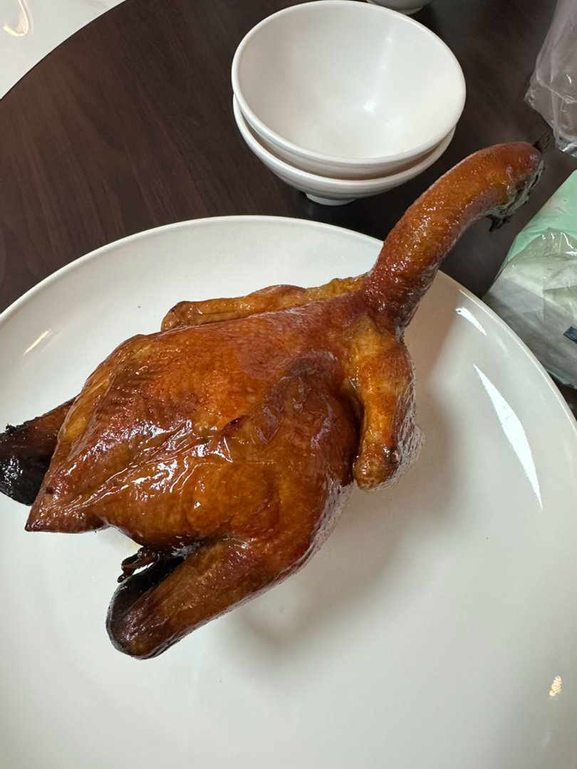 生活手记提早父親節聚餐，選了家附近頗爲好評的店，但發現他比較像快炒店😆，還有好