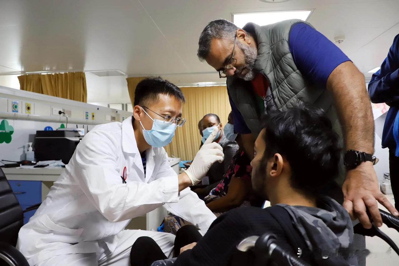 最近，“Cured in China”一词火了，无数外国博主在分享在中国看病的经