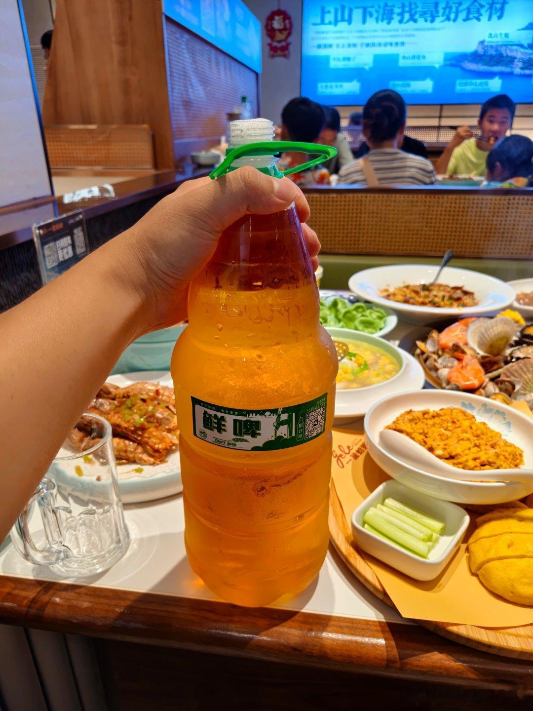 王者荣耀北笙 又一段旅程结束，恭喜李少提冠军奖杯一座，拍照略显人机了✌🏻诺言哥