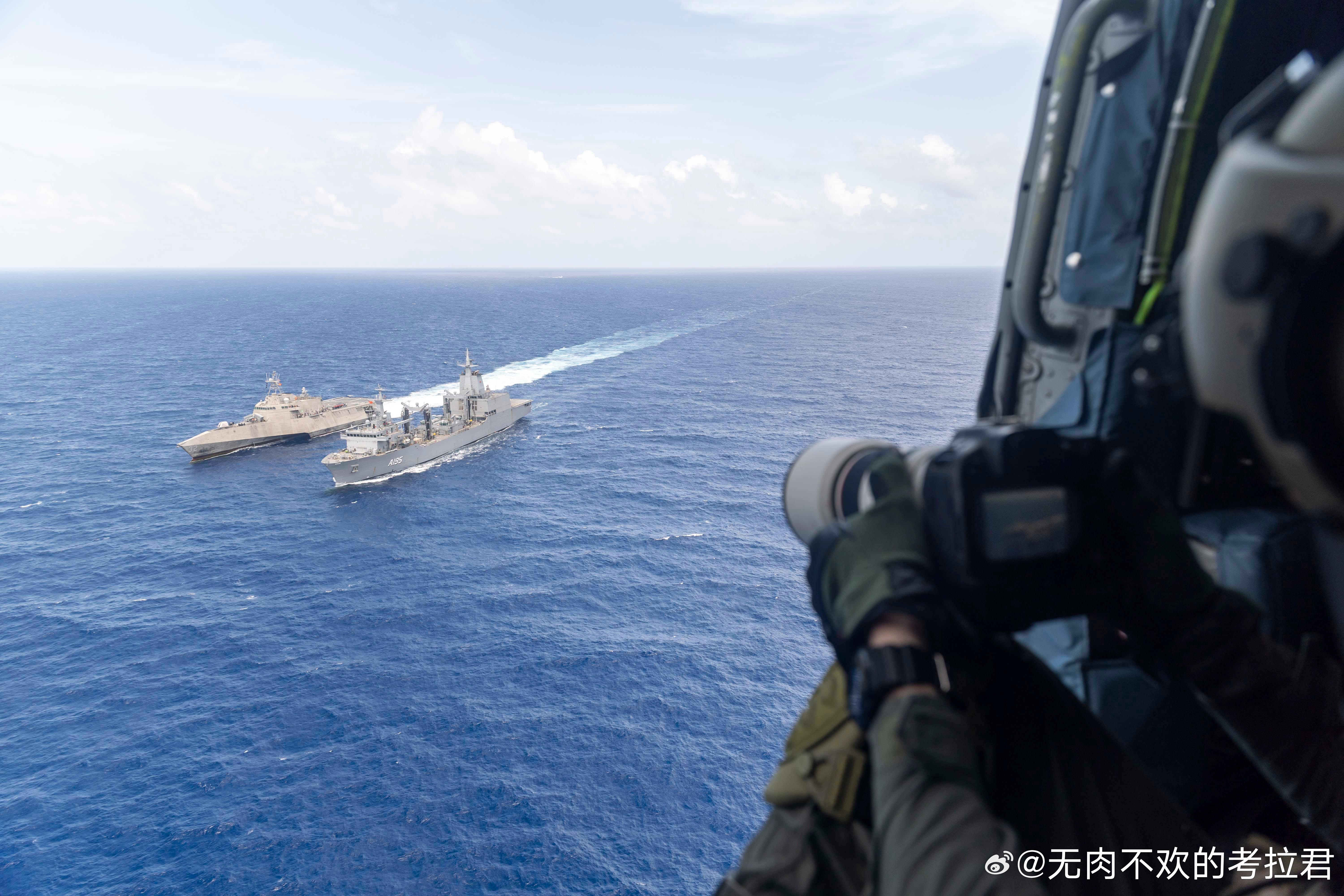 HMAS Supply与 USS Santa Barbara (LCS-32) 
