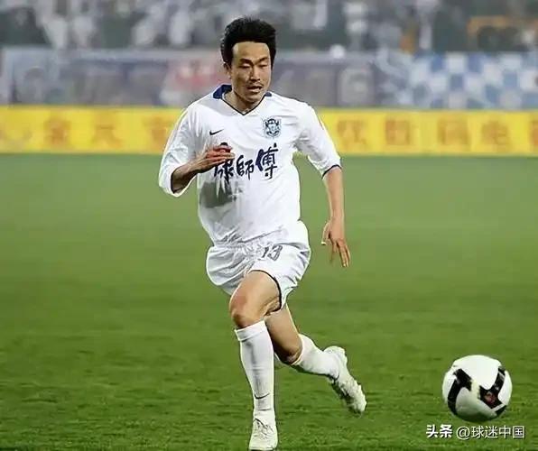 王新欣加盟泰达的经历，本身就如同一出“追求记”。在2009年以400万转会费从辽