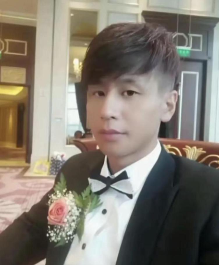 [中国赞]2023年，上海的一家医院里，46岁身无分文的癌症患者郁雷鸣，永远的闭